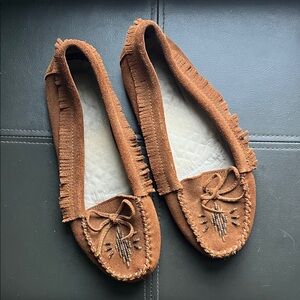 Minnetonka Brown Fringe Seed Beaded Boho Moccasins Size 6.5